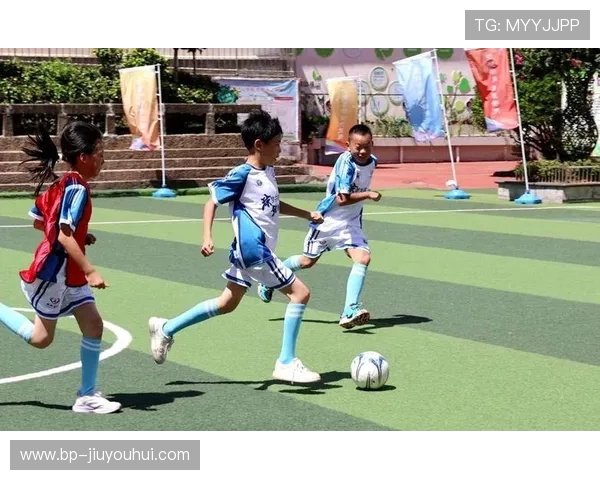 跨越千里追逐绿茵梦想一场热血澎湃的足球远征之旅